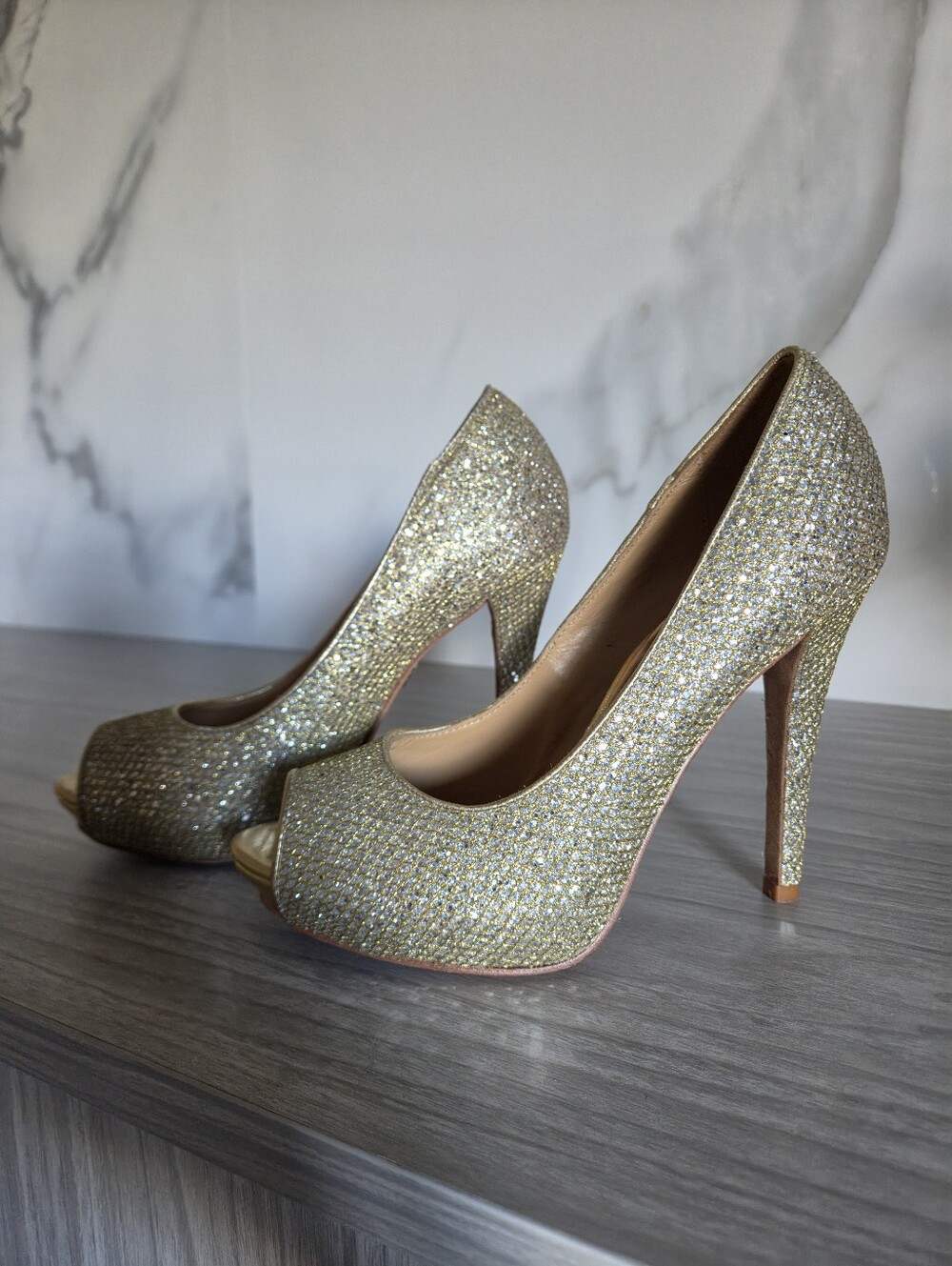 Badgley Mischka Gold Glitter High Heel Pump